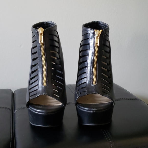 Strappy wedge sandal - Picture 2 of 4